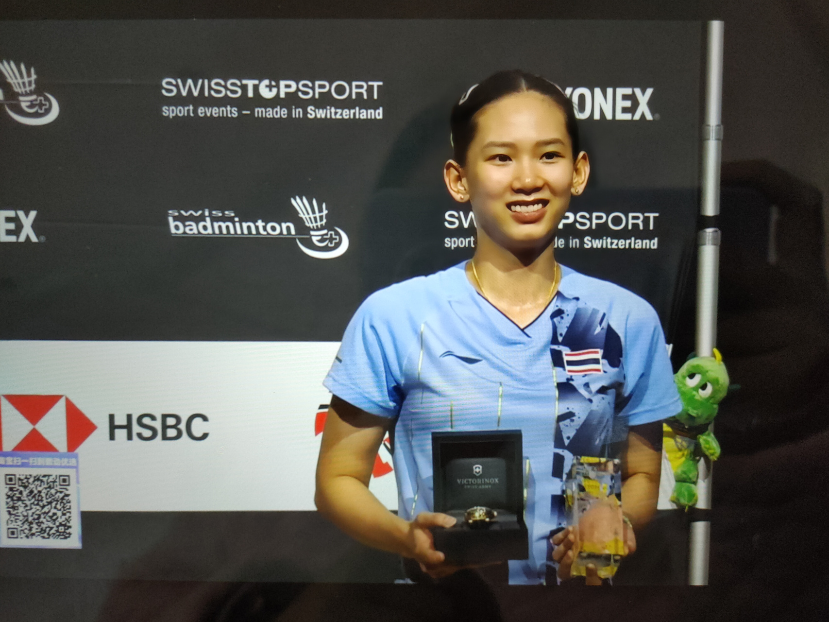 现出完全不 现出完全不