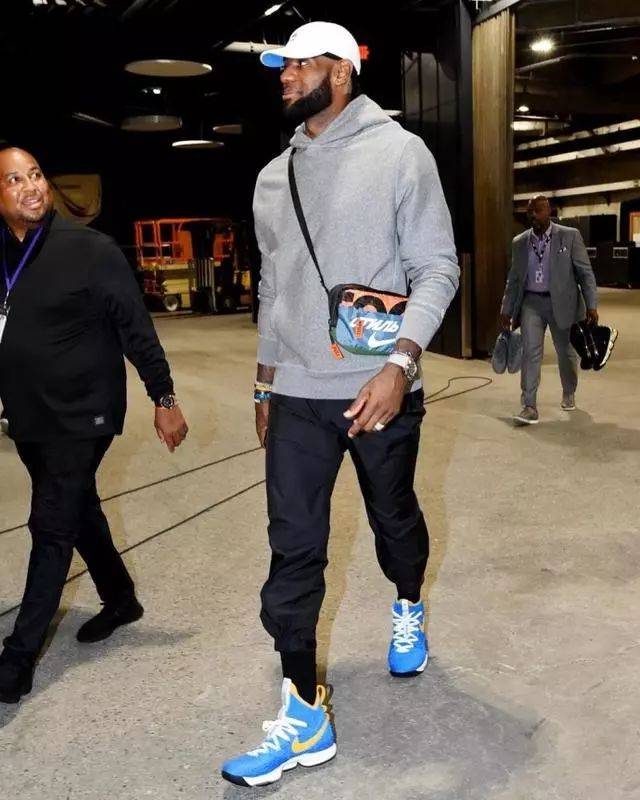 与安保的 与安保的